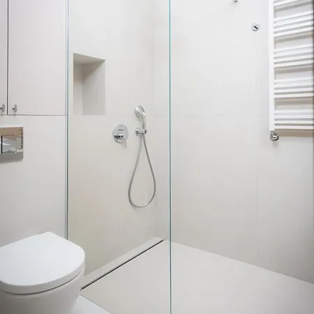 Zatoka Elite4rent Z Widokiem Na Jezioro I Przestronnymi Tarasami