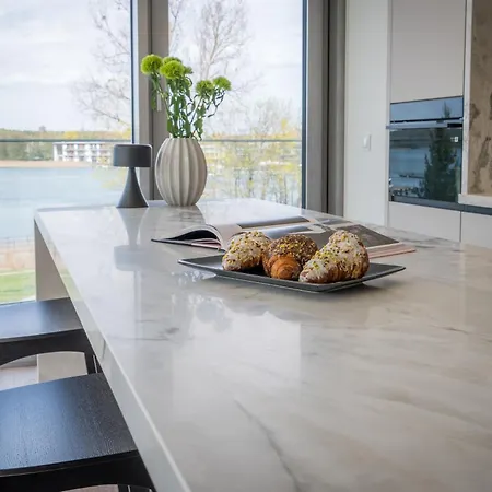 Zatoka Elite4rent Z Widokiem Na Jezioro I Przestronnymi Tarasami *