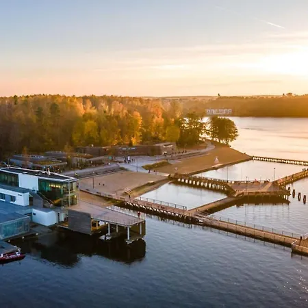 Zatoka Elite4rent Z Widokiem Na Jezioro I Przestronnymi Tarasami * Όλστυν